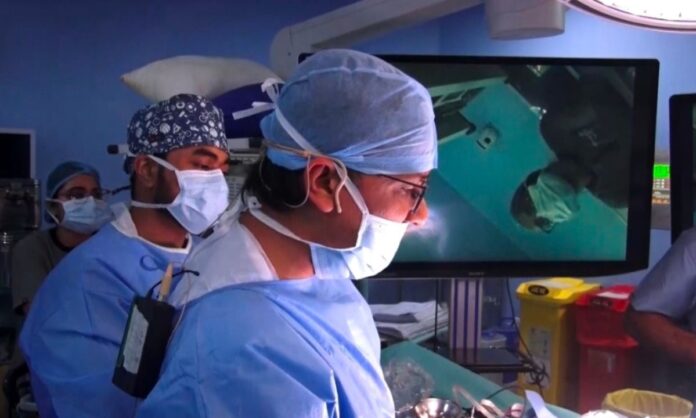 The Top Urologist in Kolkata, Dr. Tarun Jindal Performs Live VEIL Surgery at UroOncoCon 2026